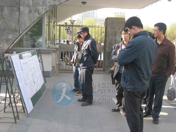 2012年全国专业技术人员职称英语考试4月7日